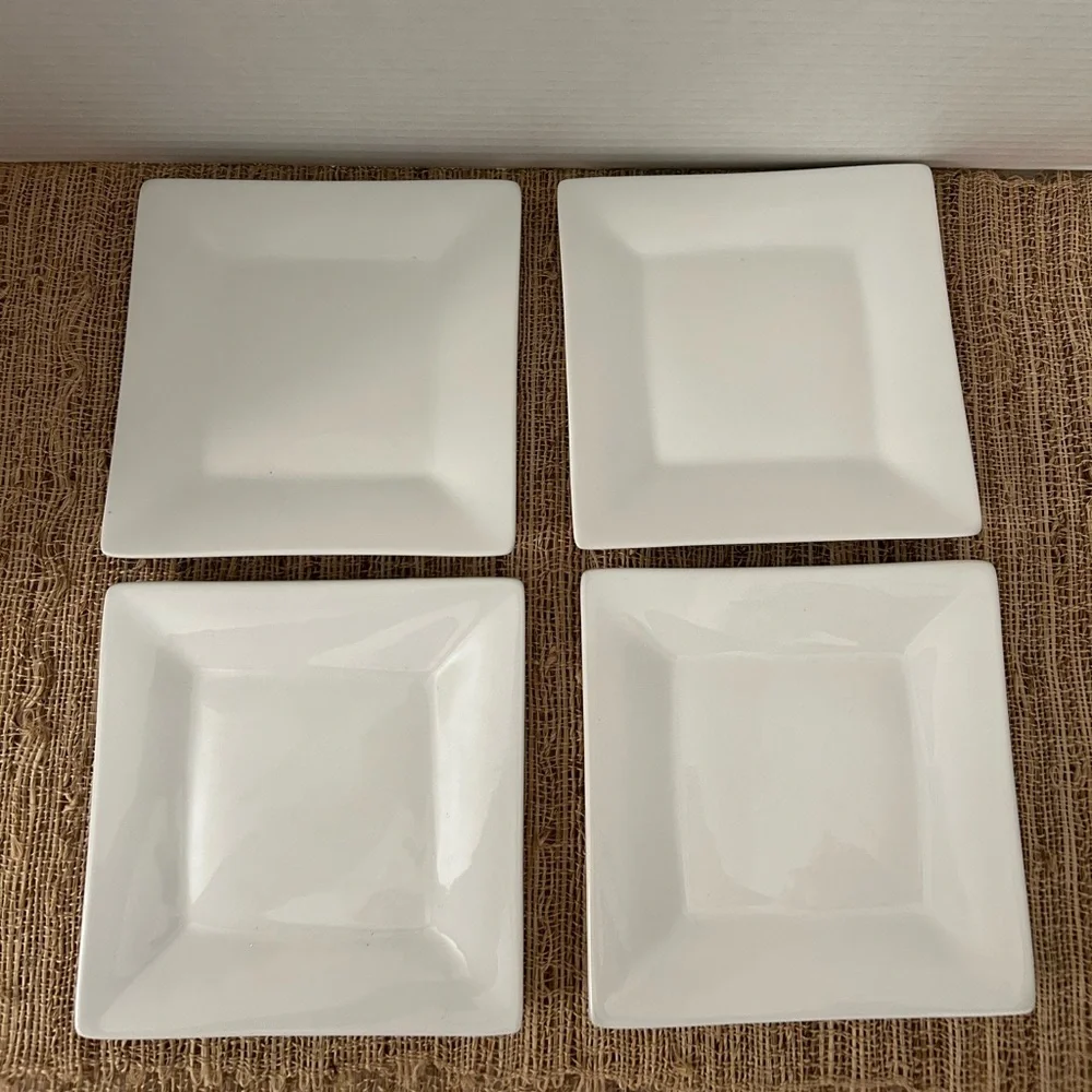 New Crate & Barrel White Square Salad Appetizer Dessert Plates 6”Set of 4.